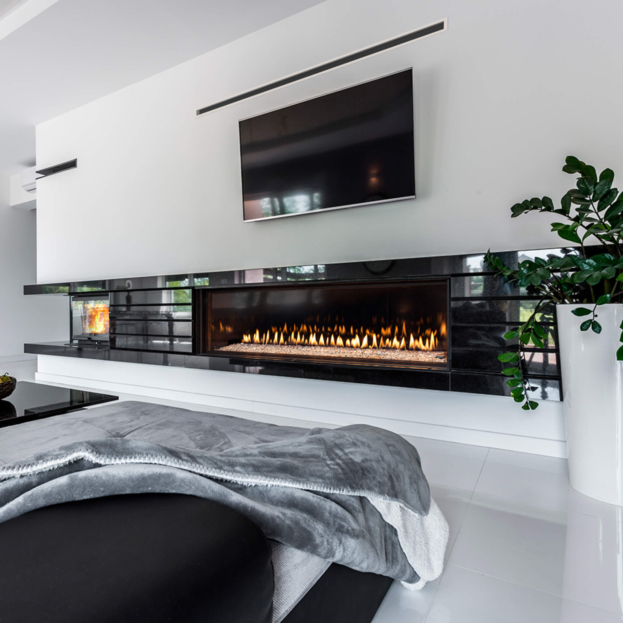 Montigo Distinction 63" Single Sided Linear Direct Vent Natural Gas Fireplace